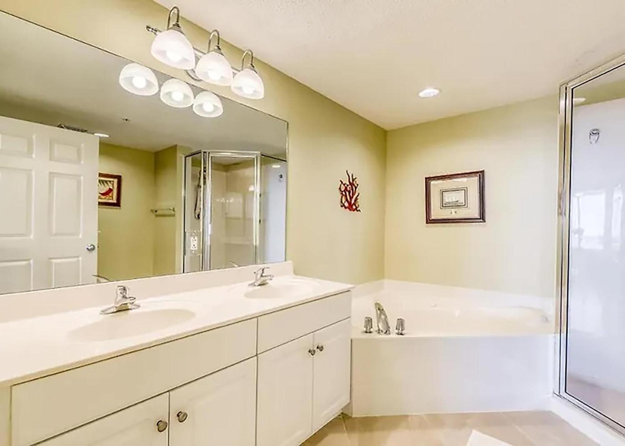 Apartment Majestic Towers 2-801 By Emerald Coast Retreats Panama City Beach
